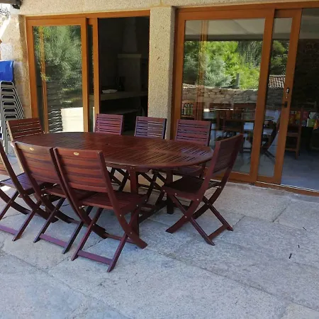 Casa O Leiteiro * Dumbría